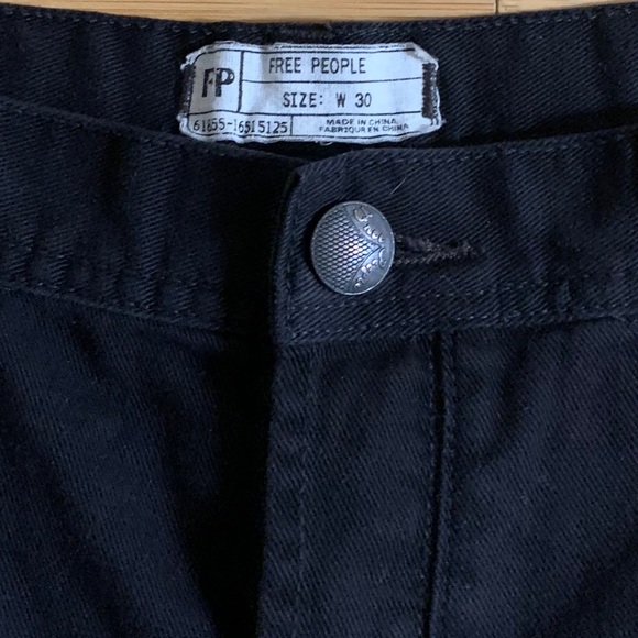 Like New Free People Black Shark Bite Shorts SZ 30 - Picture 7 of 8